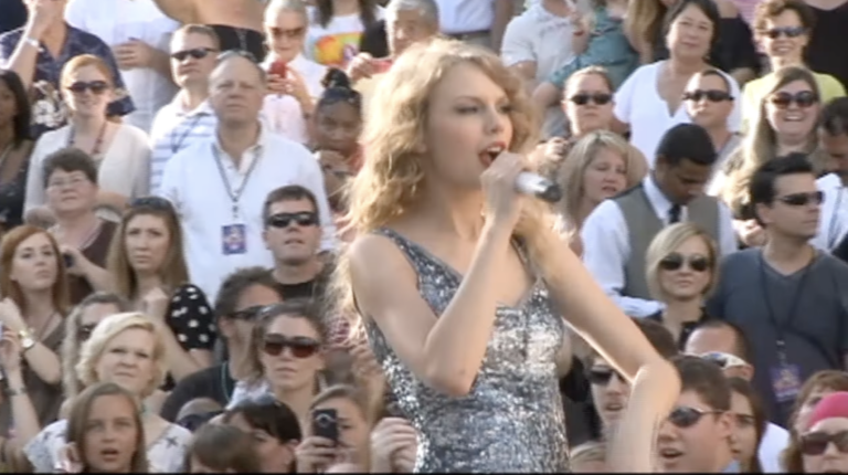Taylor Swift in a concert
